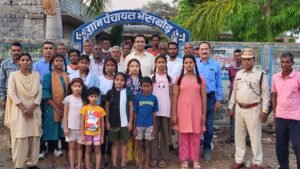 वनमण्डल बालोद ने दिया प्राथमिक स्वास्थ्य केन्द्र एवं पूर्व माध्यमिक शाला भैंसबोड़ में वाटर प्यूरीफायर सहित वाटर कूलर ।