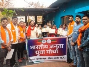 स्थापना दिवस पर भायुमो ने  चलाया “बूथ चलो -बस्ती चलो संपर्क  अभियान”।