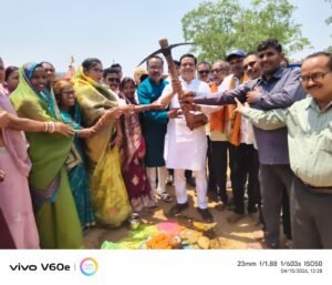 ग्राम पंचायत खलारी हुआ नवीन सेवा सहकारी समिति का देवलाल ठाकुर के हाथों हुआ शुभांरभ ।