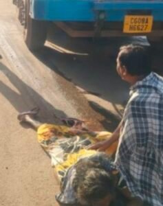 दल्ली राजहरा के श्रमवीर चौक में ट्रक की चपेट में आने से 70 वृद्ध महिला की मौत ।