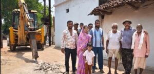 जल आवर्धन योजना के तहत वार्ड क्रमांक 02 में पाइप लाइन विस्तारीकरण  के कार्य का पार्षद पूनम सोमेश जायसवाल ने  किया  निरीक्षण