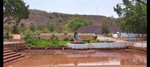 खबर का असर नगर पालिका परिषद दल्ली राजहरा के द्वारा की गई वार्ड नंबर 5 के तालाब की साफ सफाई ।