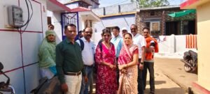 जनगणना कार्य से संतुष्ट दिखे  जिला नोडल अधिकारी और तकनीकी विशेषज्ञ नगर पंचायत  चिखला कसा में  किया निरीक्षण ।