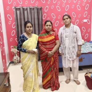 मंजू संजय बैंस ने ठंडा पानी और लस्सी पिलाकर  बढ़ाया जनगणना 2027 के प्रगणकों का हौसला ।