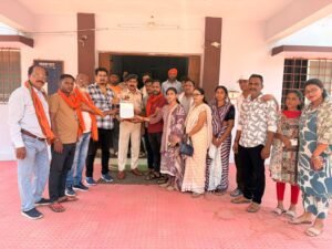 दल्लीराजहरा में अवैध शराब और नशे के कारोबार पर भाजपा का हल्लाबोल, थाना प्रभारी को सौंपा ज्ञापन ।